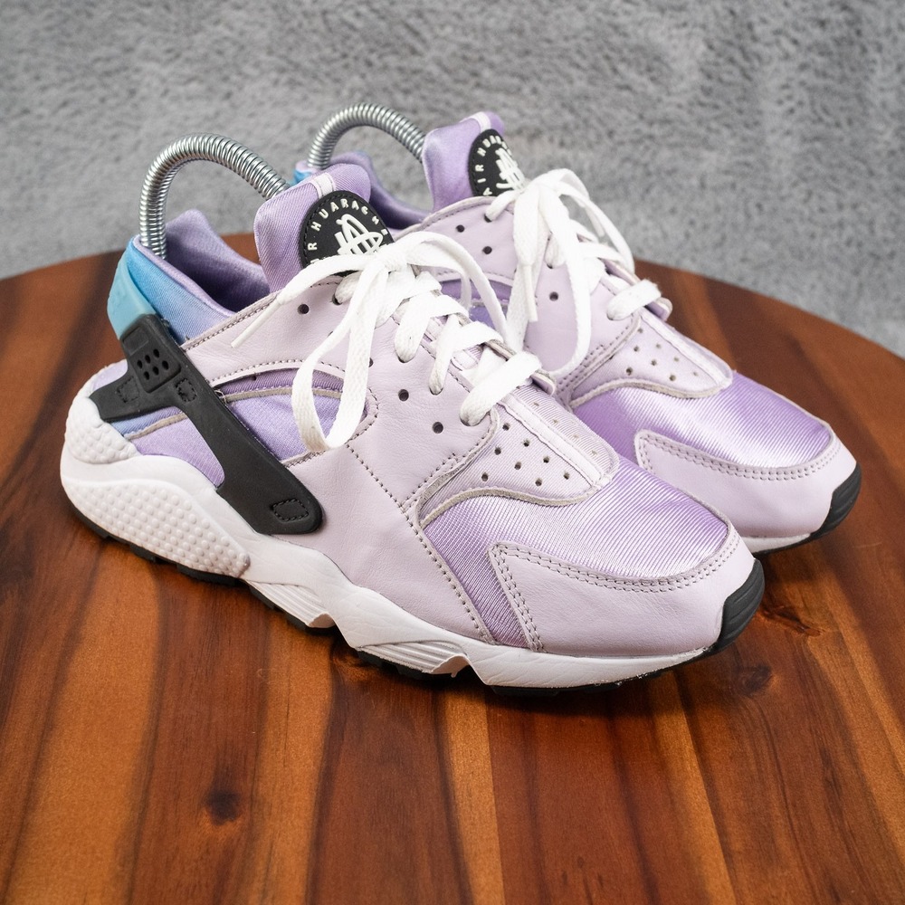 Nike Air Huarache Purple/White Womens Sneakers Size 8 DZ5207-500 Lilac
